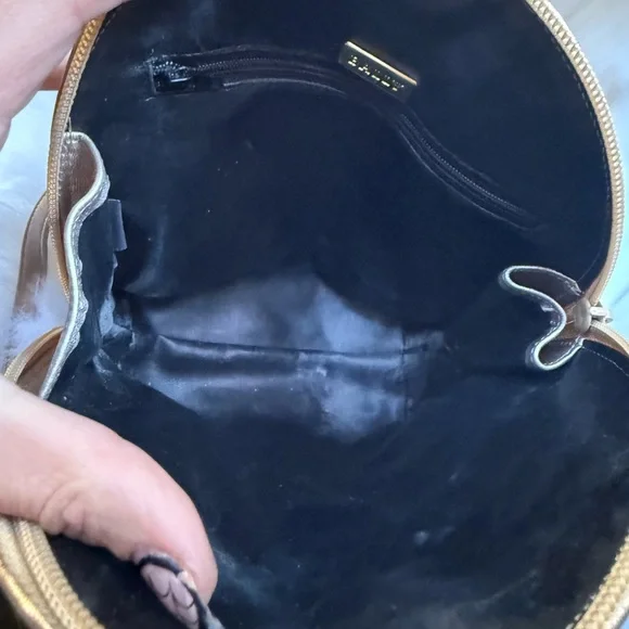 Vintage Bally Quilted Gold Metallic Leather shoulder or backpack Bag - Picture 8 of 9
